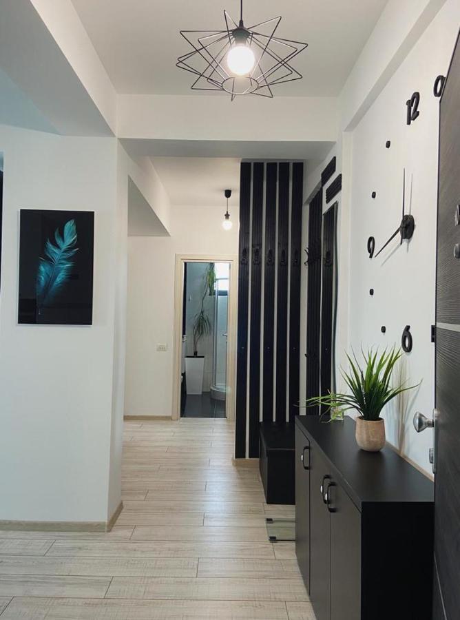 Peacock Apartament- Stefan Building Apartment Navodari Exterior photo